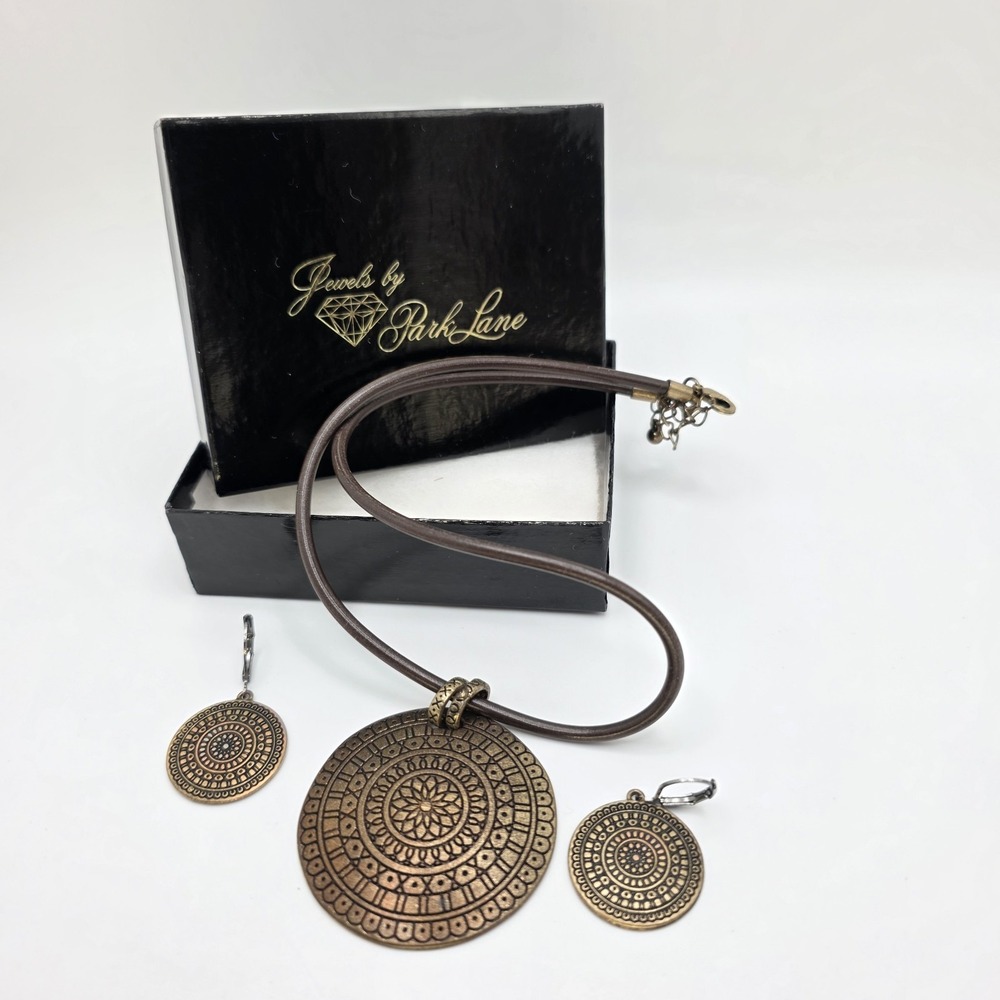 Vtg PARK LANE Medallian Necklace & Earrings Set Tooled Copper Finish‎ 16" In Box